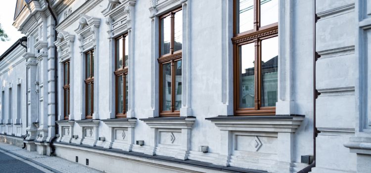 Intégrer des ouvertures en bois avec style et sécurité lors de la rénovation d’un bâtiment ancien Intégrer des ouvertures en bois avec style et sécurité lors de la rénovation d’un bâtiment ancien