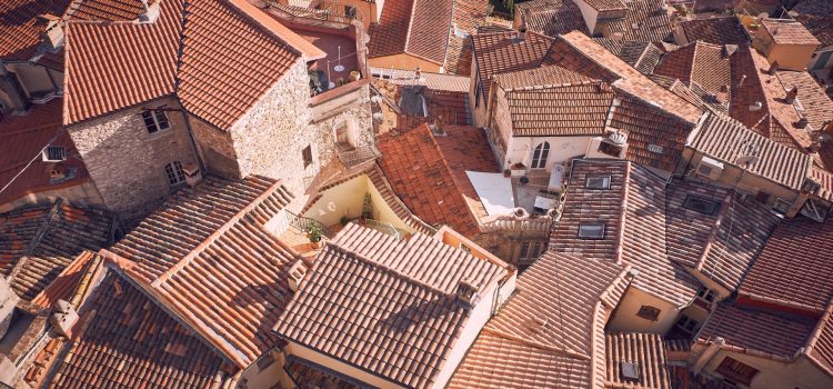 Toiture ancienne à Toulouse : les signes qui indiquent qu’une rénovation est nécessaire Toiture ancienne à Toulouse : les signes qui indiquent qu’une rénovation est nécessaire